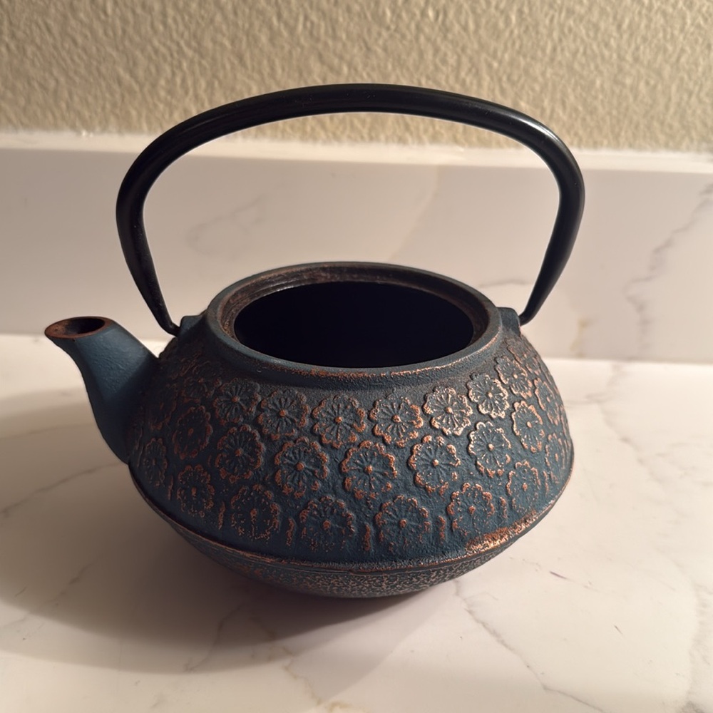 Vintage Decorative Cast Iron Japanese Teapot - Picture 4 of 9